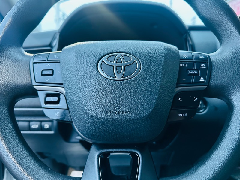 Toyota Camry Hybrid  2025