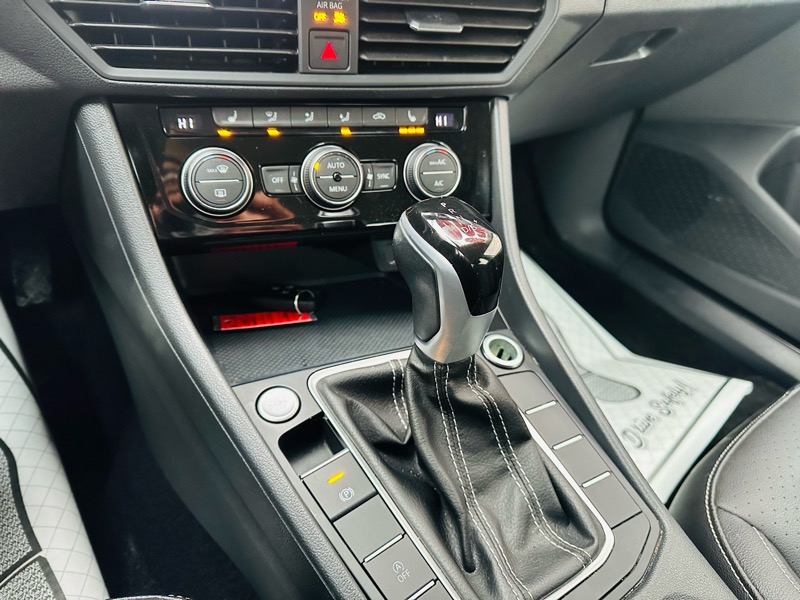 Volkswagen Jetta  2024