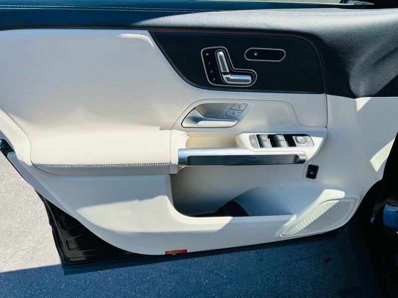 Mercedes-Benz GLB-Class  2021