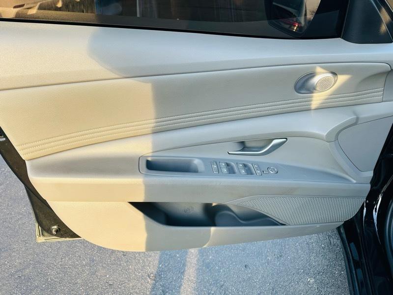 Hyundai Elantra  2023