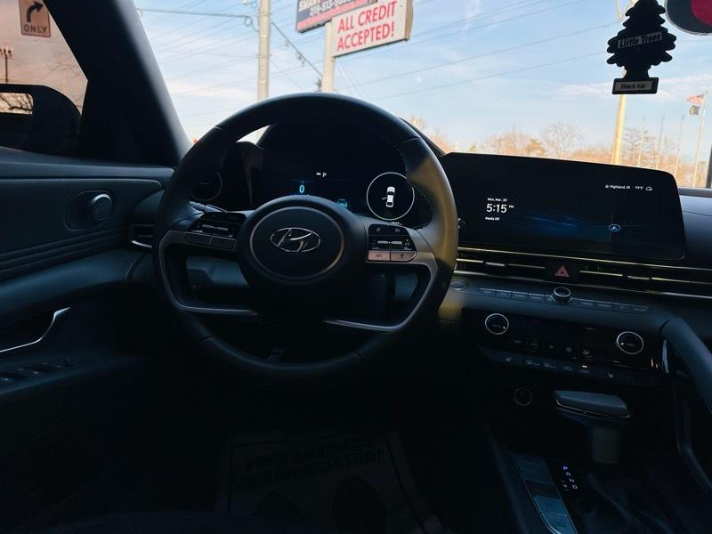 Hyundai Elantra  2023