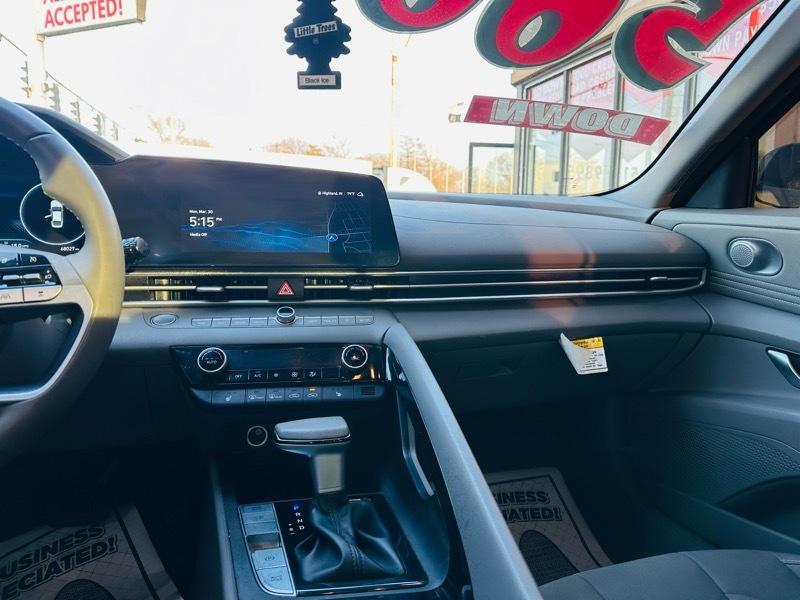 Hyundai Elantra  2023