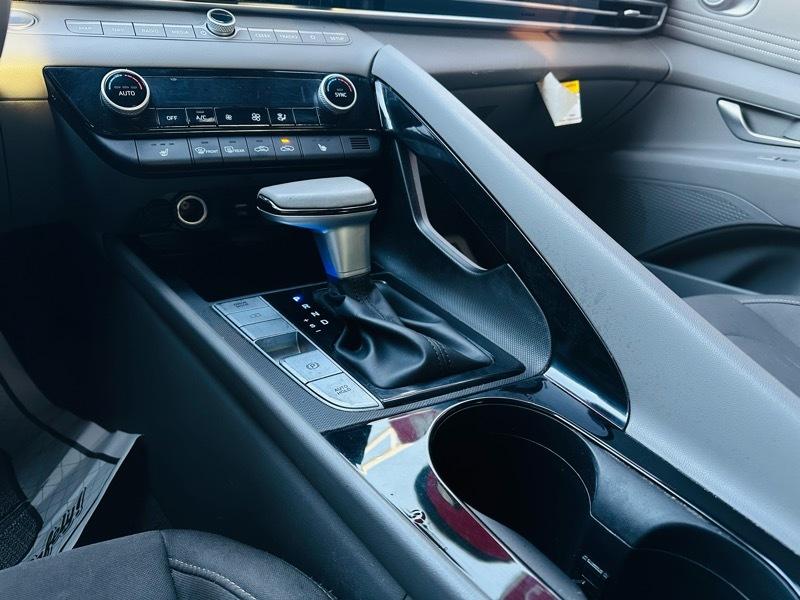 Hyundai Elantra  2023