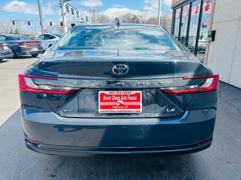 Toyota Camry Hybrid  2025