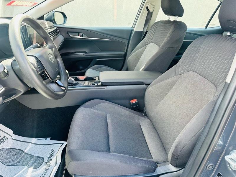 Toyota Camry Hybrid  2025