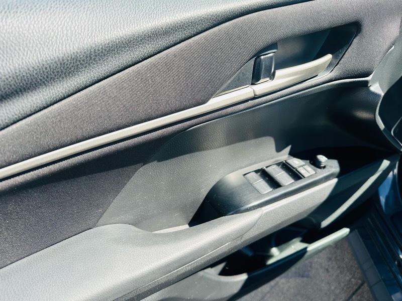 Toyota Camry Hybrid  2025