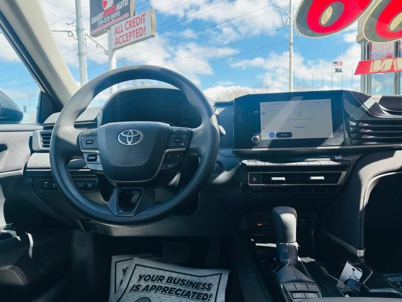 Toyota Camry Hybrid  2025