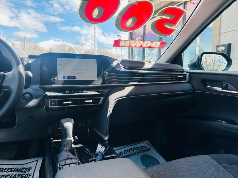 Toyota Camry Hybrid  2025