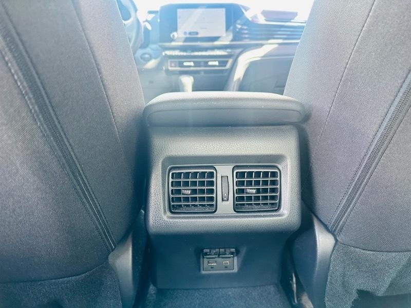 Toyota Camry Hybrid  2025