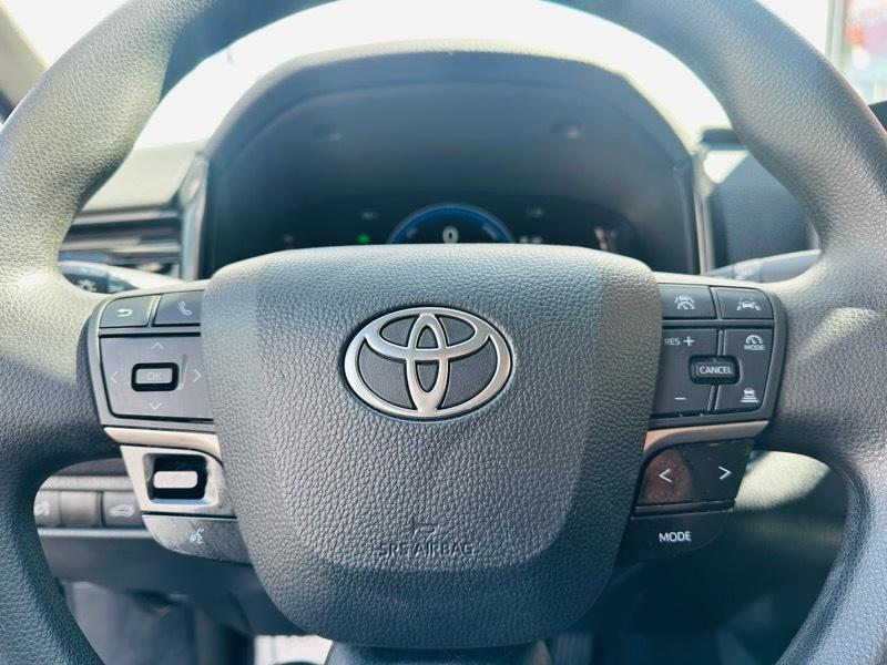 Toyota Camry Hybrid  2025