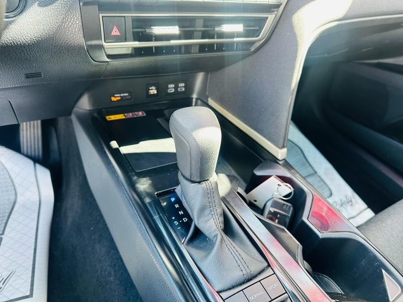 Toyota Camry Hybrid  2025