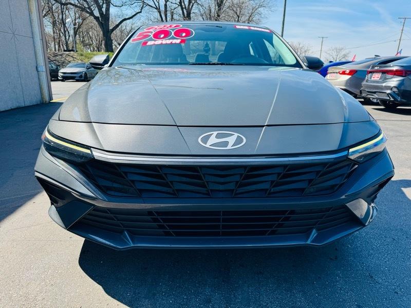 Hyundai Elantra  2024