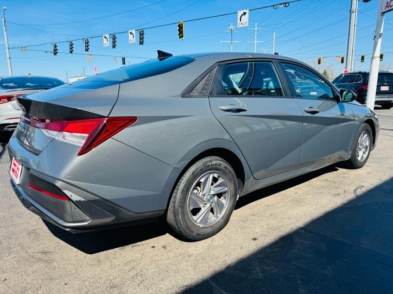 Hyundai Elantra  2024