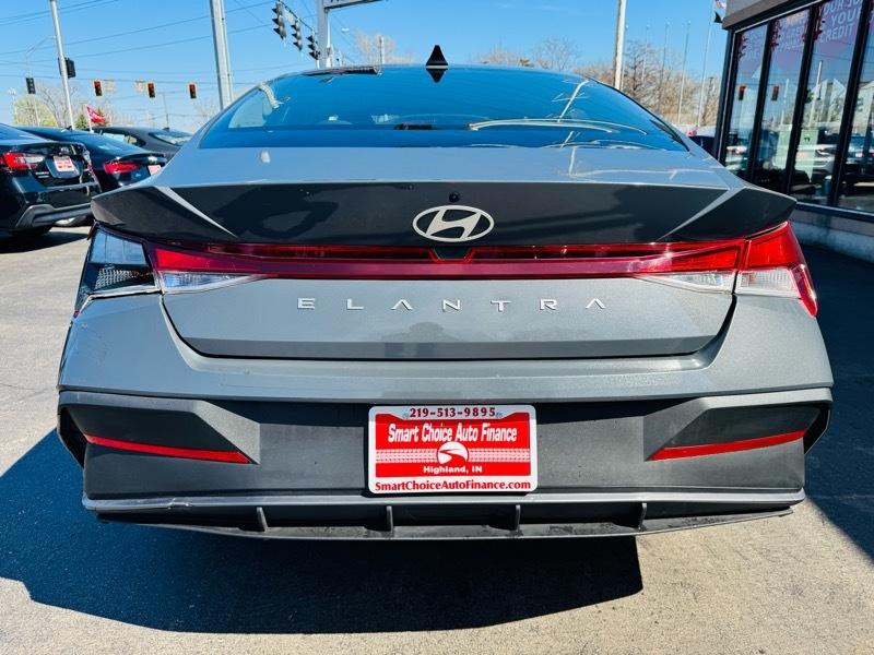 Hyundai Elantra  2024