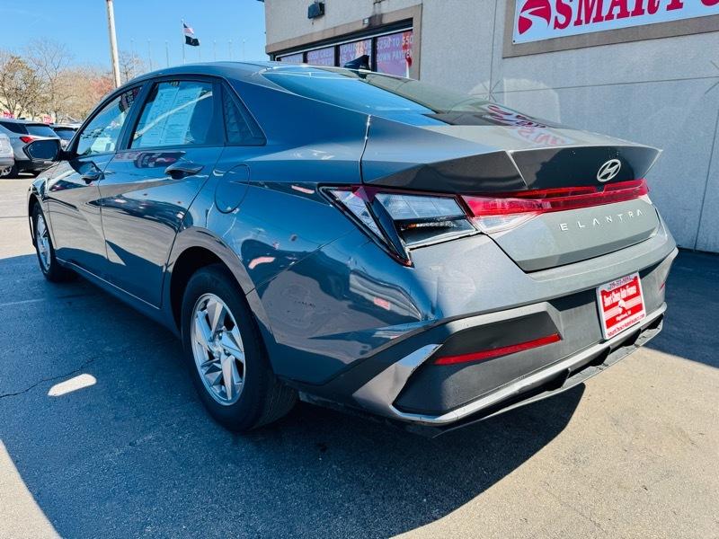 Hyundai Elantra  2024