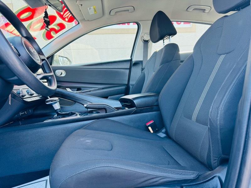 Hyundai Elantra  2024