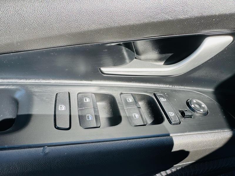 Hyundai Elantra  2024