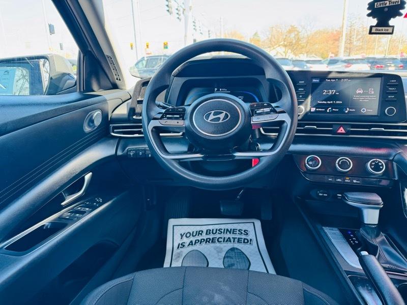 Hyundai Elantra  2024