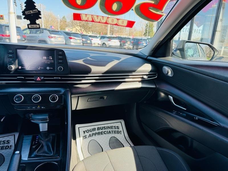 Hyundai Elantra  2024