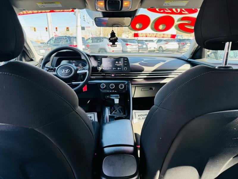 Hyundai Elantra  2024