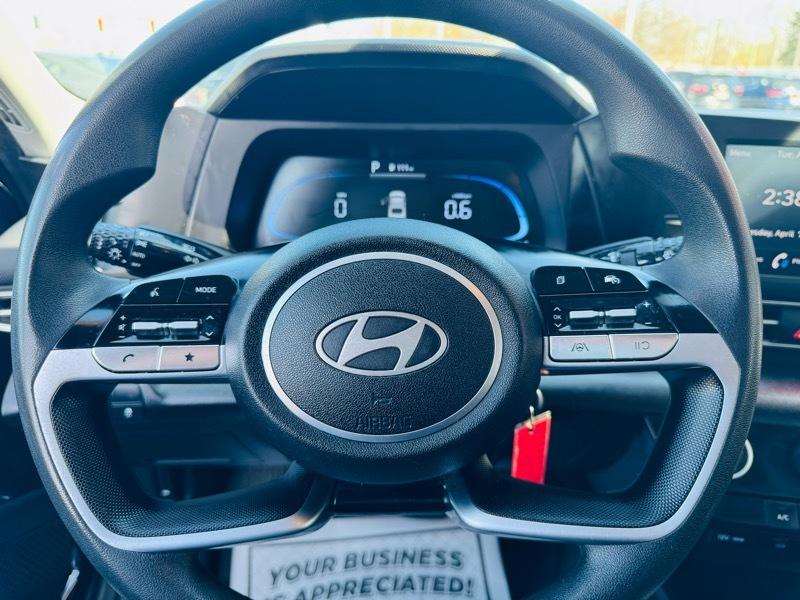 Hyundai Elantra  2024