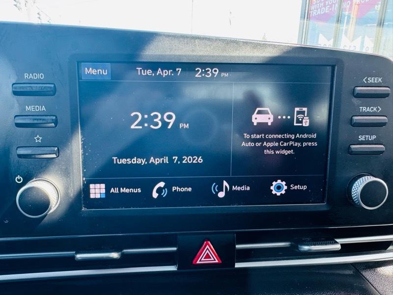 Hyundai Elantra  2024