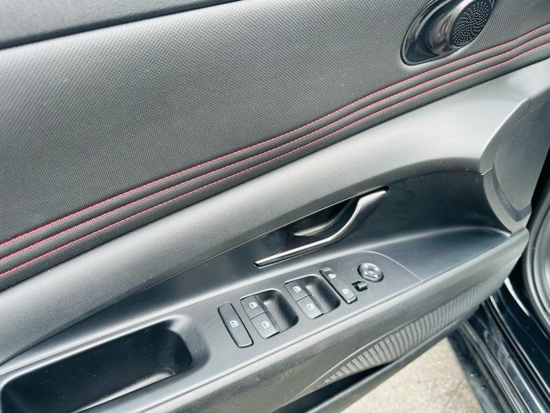Hyundai Elantra  2023