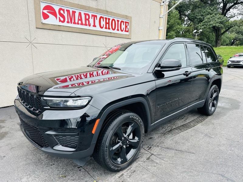 2023 Jeep Grand Cherokee Laredo 4WD