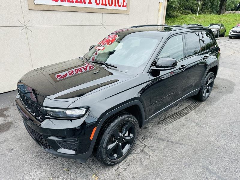 Jeep Grand Cherokee Laredo 4WD 2023