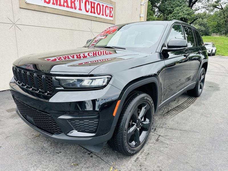 Jeep Grand Cherokee Laredo 4WD 2023