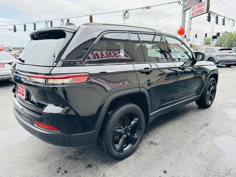Jeep Grand Cherokee Laredo 4WD 2023