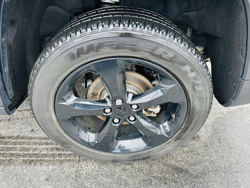 Jeep Grand Cherokee Laredo 4WD 2023