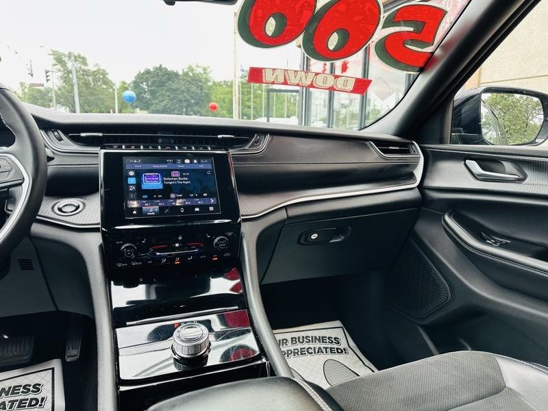 Jeep Grand Cherokee Laredo 4WD 2023