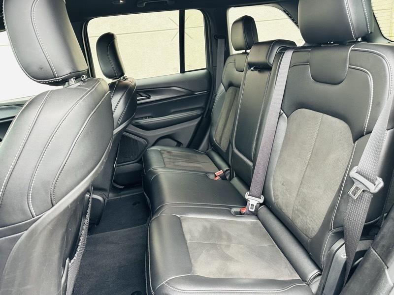 Jeep Grand Cherokee Laredo 4WD 2023