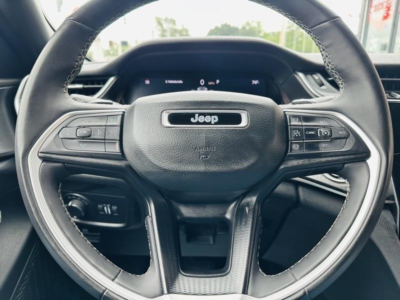 Jeep Grand Cherokee Laredo 4WD 2023
