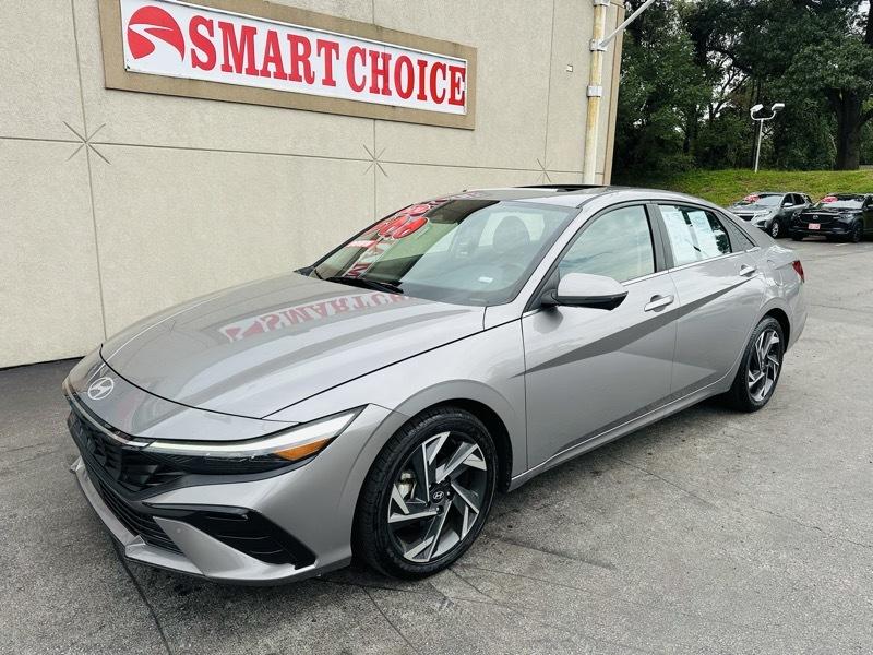 2024 Hyundai Elantra LIMITED