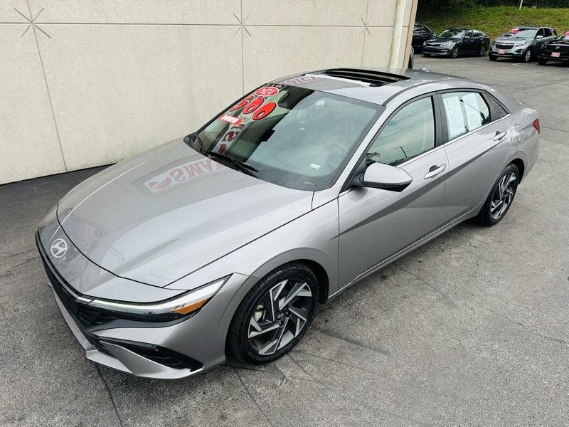 Hyundai Elantra  2024