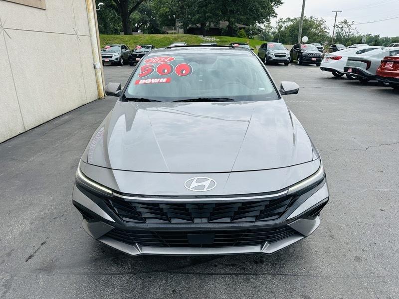 Hyundai Elantra  2024