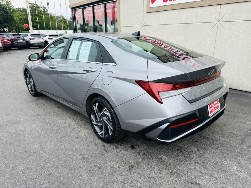 Hyundai Elantra  2024