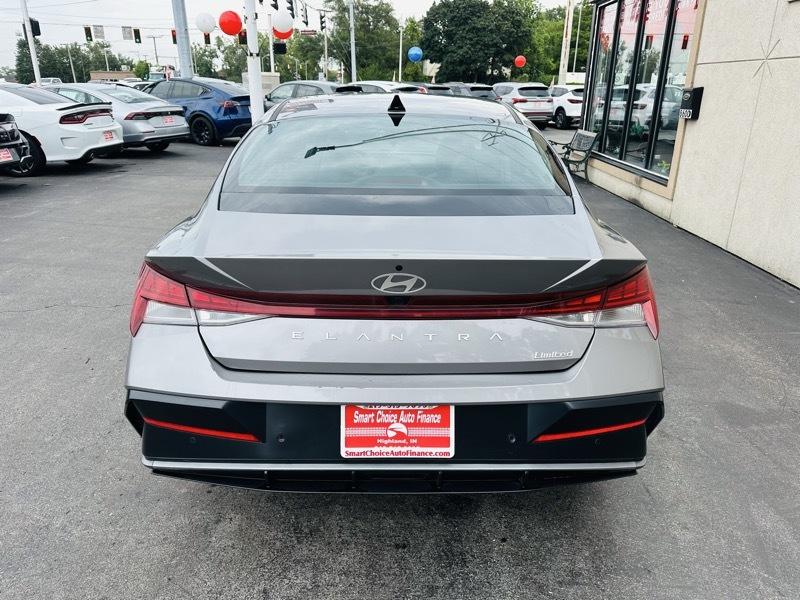 Hyundai Elantra  2024