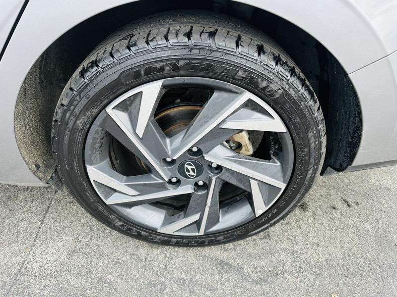 Hyundai Elantra  2024