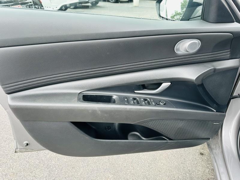 Hyundai Elantra  2024