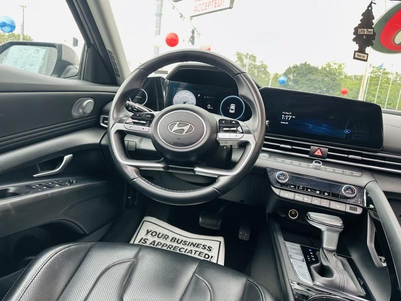 Hyundai Elantra  2024