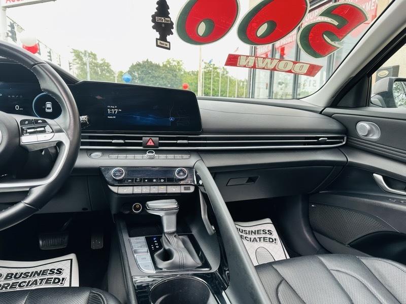 Hyundai Elantra  2024