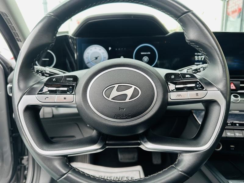 Hyundai Elantra  2024