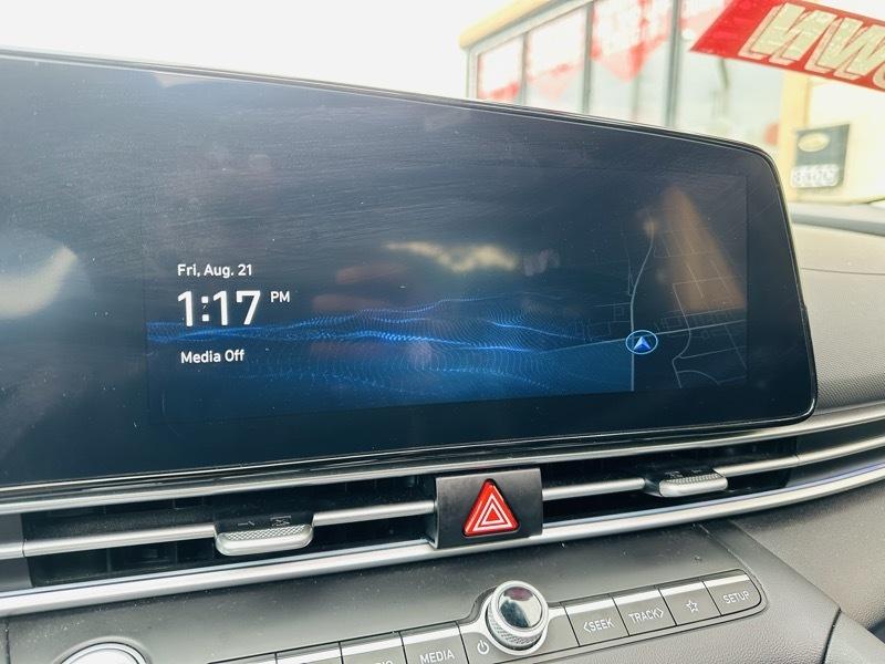 Hyundai Elantra  2024