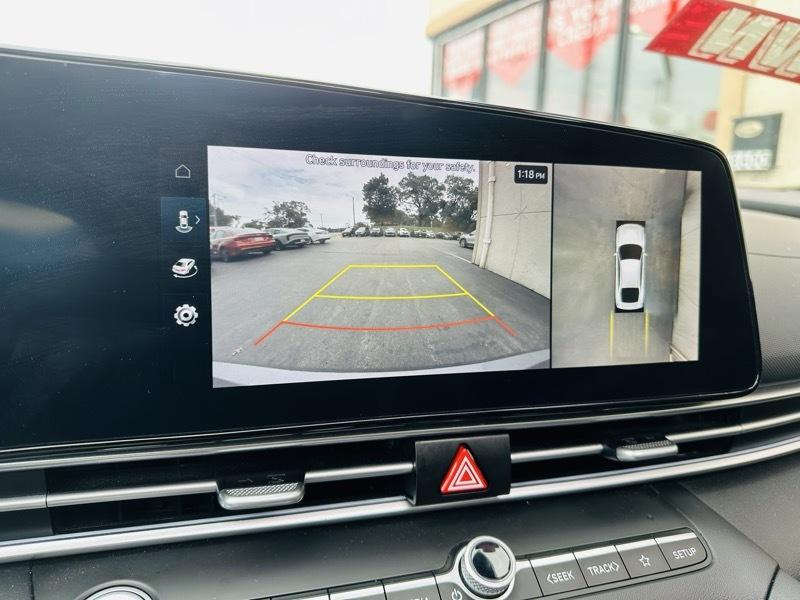 Hyundai Elantra  2024