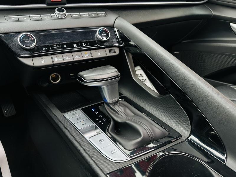 Hyundai Elantra  2024