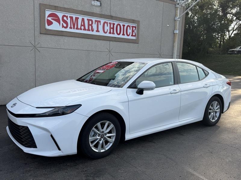 Toyota Camry Hybrid LE 2025