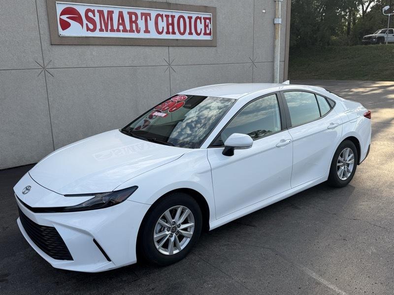 Toyota Camry Hybrid LE 2025